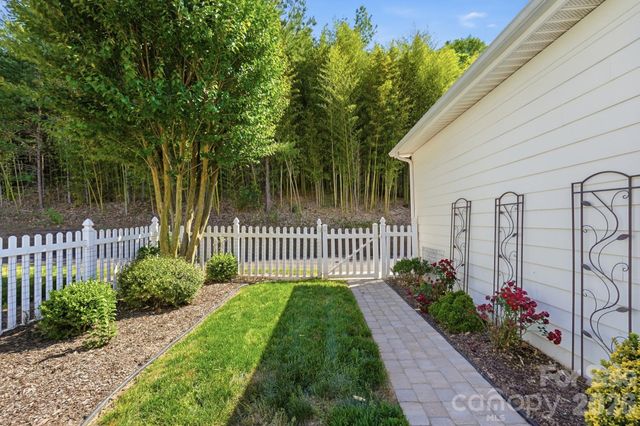 13344 Old Compton Court, Pineville, NC 28134