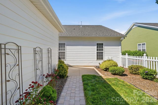 13344 Old Compton Court, Pineville, NC 28134