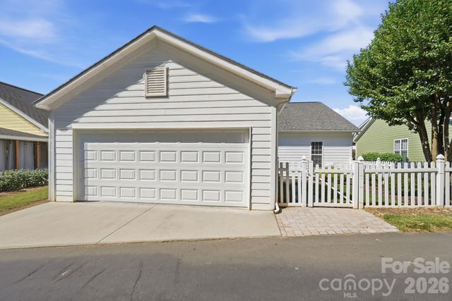 13344 Old Compton Court, Pineville, NC 28134