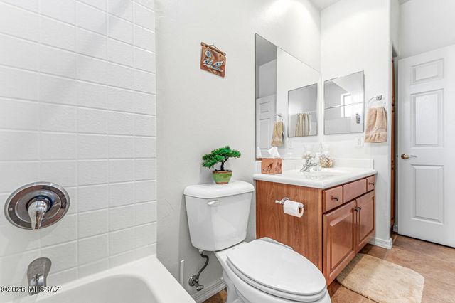 482 W Aspenwood Street, Green Valley, AZ 85614