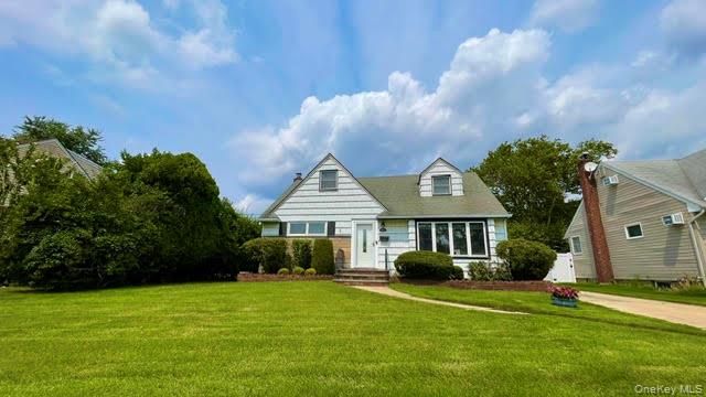 860 Helene Street, Wantagh, NY 11793
