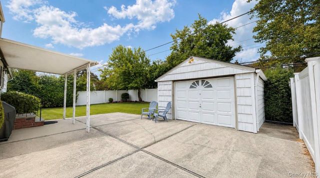 860 Helene Street, Wantagh, NY 11793