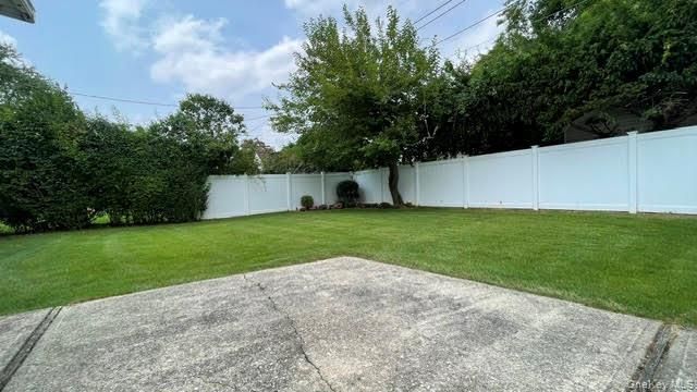 860 Helene Street, Wantagh, NY 11793