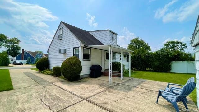 860 Helene Street, Wantagh, NY 11793