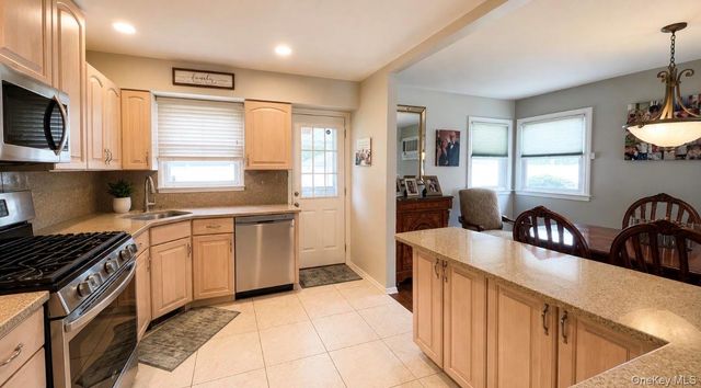 860 Helene Street, Wantagh, NY 11793