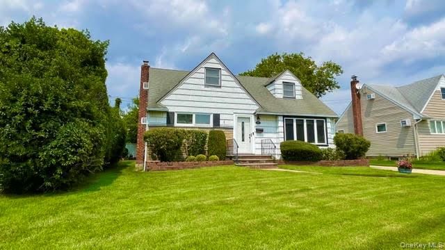 860 Helene Street, Wantagh, NY 11793