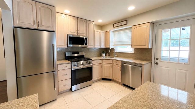860 Helene Street, Wantagh, NY 11793