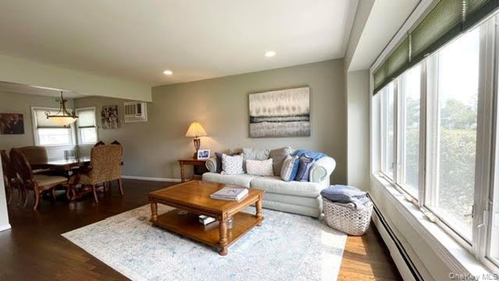 860 Helene Street, Wantagh, NY 11793 — photo 3