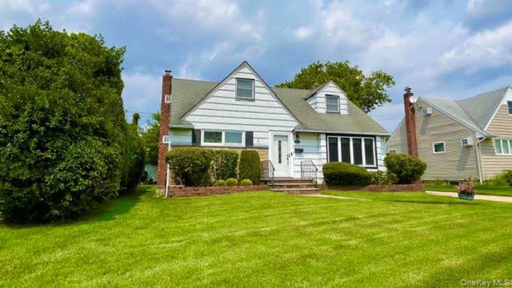 860 Helene Street, Wantagh, NY 11793 — photo 4