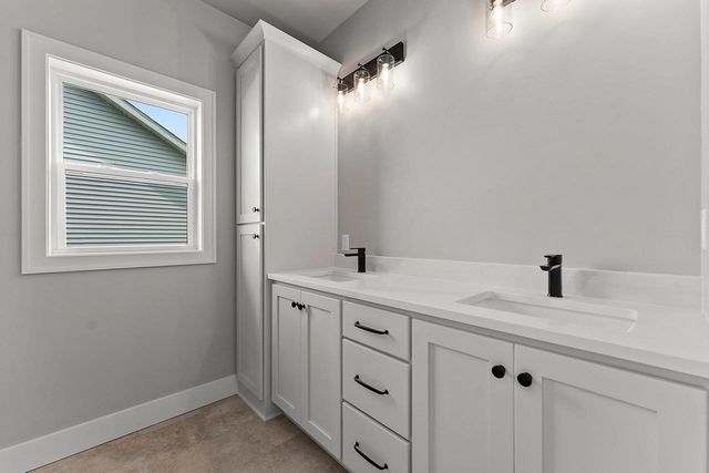 1430 DIVINITY DRIVE, De Pere, WI 54115