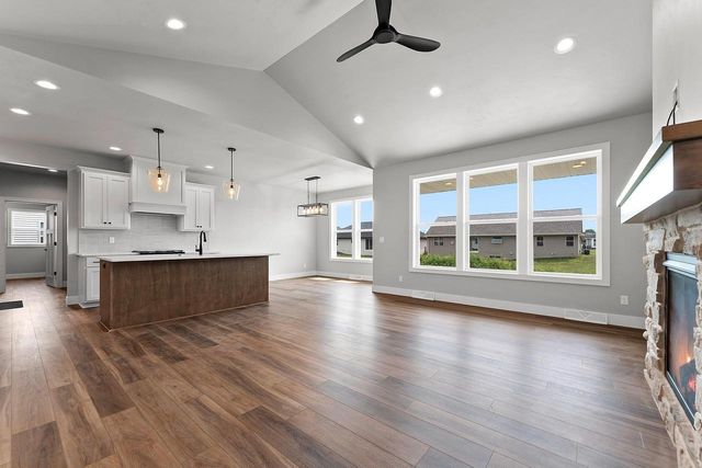 1430 DIVINITY DRIVE, De Pere, WI 54115