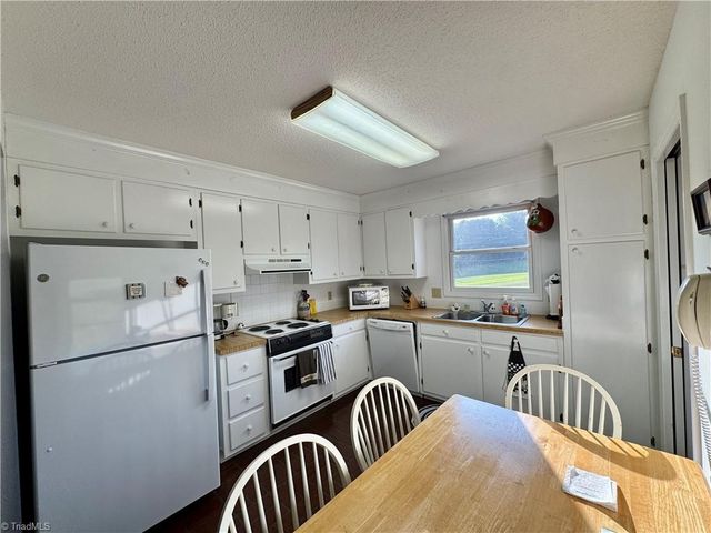 1933 Shoals Road, Pinnacle, NC 27043