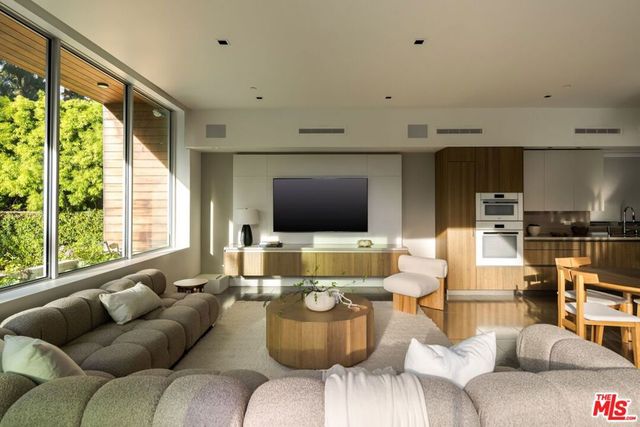 13120 Nimrod Place, Los Angeles, CA 90049