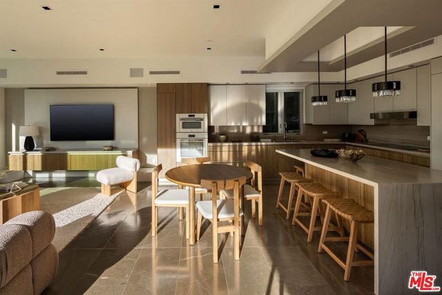 13120 Nimrod Place, Los Angeles, CA 90049