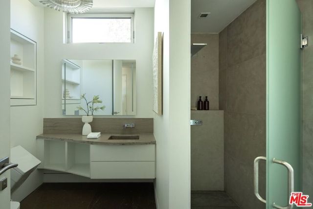 13120 Nimrod Place, Los Angeles, CA 90049