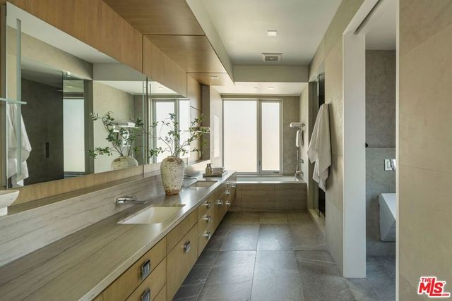 13120 Nimrod Place, Los Angeles, CA 90049