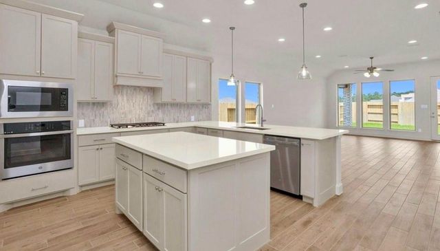 1638 Lorenzo Lane, Magnolia, TX 77354