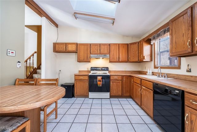 674 Angiline Drive, Youngstown, OH 44512