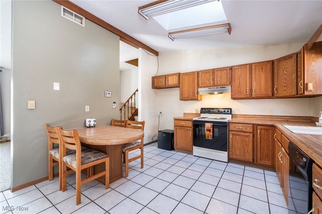 674 Angiline Drive, Youngstown, OH 44512