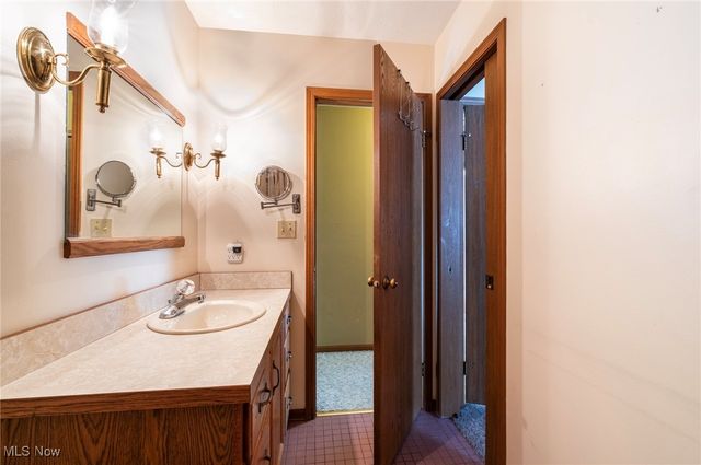 674 Angiline Drive, Youngstown, OH 44512