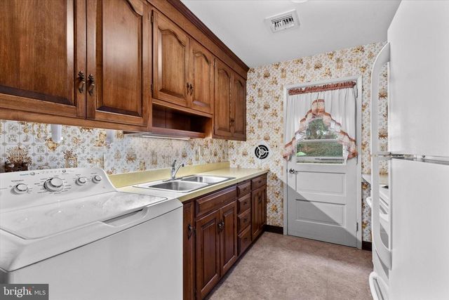 2680 BROAD ST, East Petersburg, PA 17520