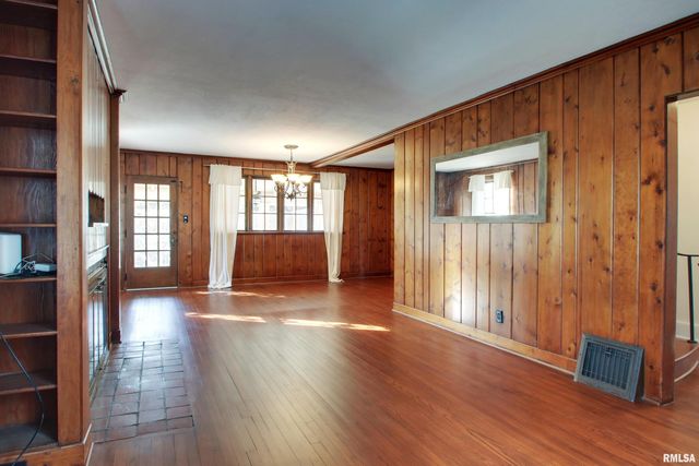 2808 Maine Street, Quincy, IL 62301