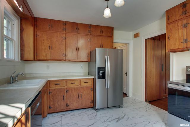 2808 Maine Street, Quincy, IL 62301