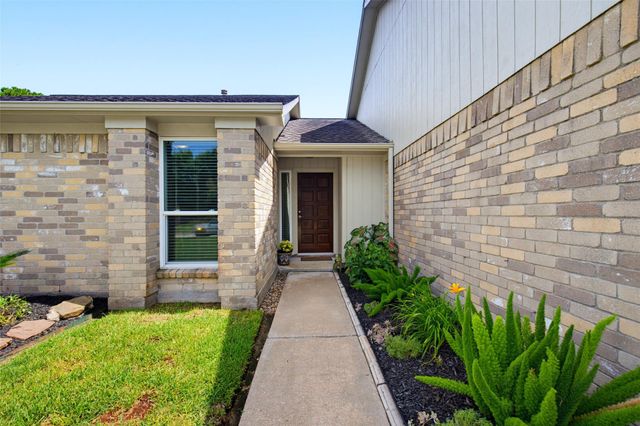 410 Village Creek Drive, Webster, TX 77598