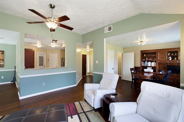 410 Village Creek Drive, Webster, TX 77598