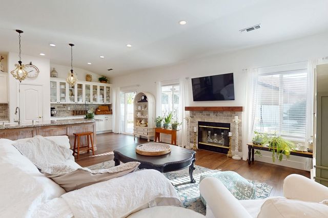 1876 McCune Ave, Yuba City, CA 95993