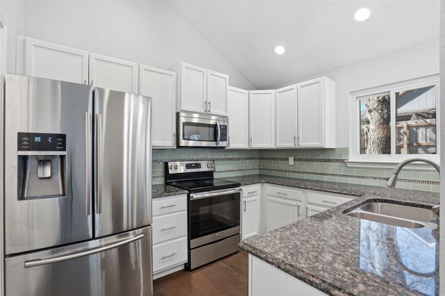 952 Ramblewood Drive, Lewisville, TX 75067