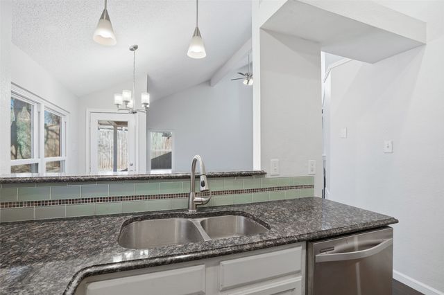 952 Ramblewood Drive, Lewisville, TX 75067