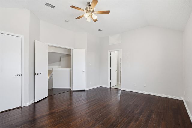 952 Ramblewood Drive, Lewisville, TX 75067