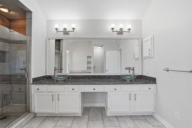 952 Ramblewood Drive, Lewisville, TX 75067