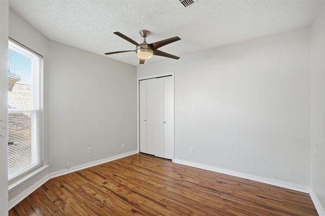 952 Ramblewood Drive, Lewisville, TX 75067