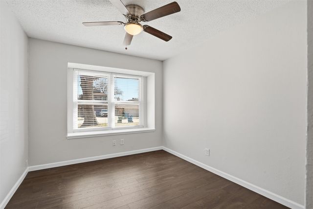 952 Ramblewood Drive, Lewisville, TX 75067