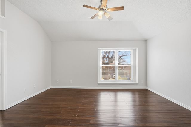 952 Ramblewood Drive, Lewisville, TX 75067