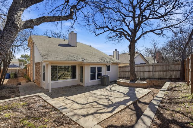 952 Ramblewood Drive, Lewisville, TX 75067