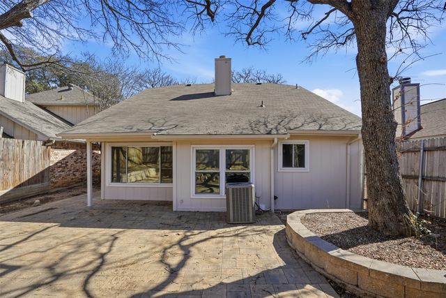 952 Ramblewood Drive, Lewisville, TX 75067