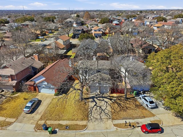 952 Ramblewood Drive, Lewisville, TX 75067