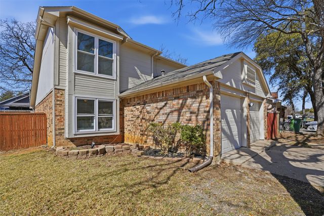 952 Ramblewood Drive, Lewisville, TX 75067