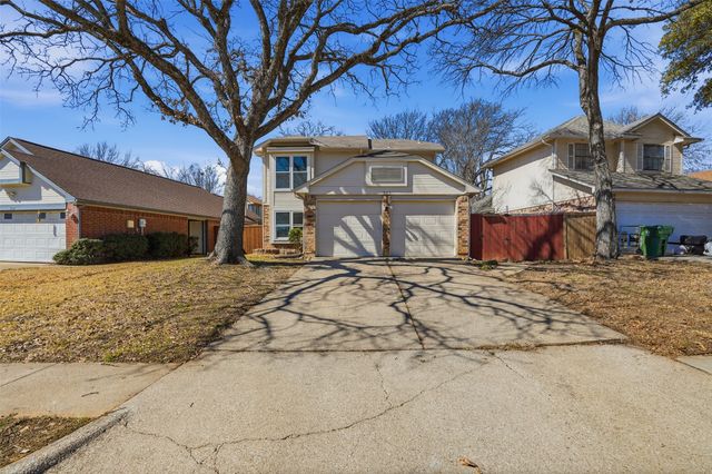 952 Ramblewood Drive, Lewisville, TX 75067