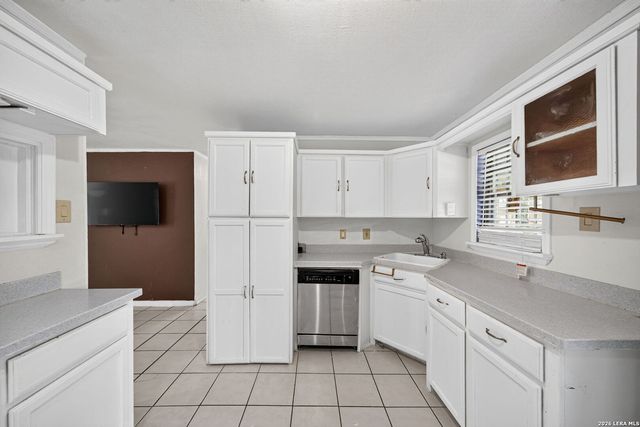 335 PARK PLZ, San Antonio, TX 78237
