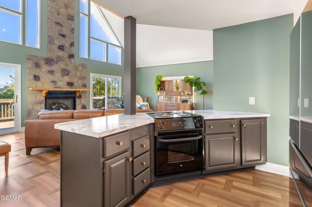 836 River Cliff Drive, Kodak, TN 37764