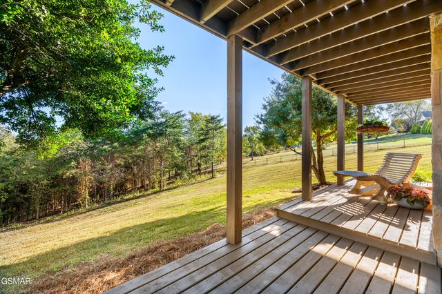 836 River Cliff Drive, Kodak, TN 37764