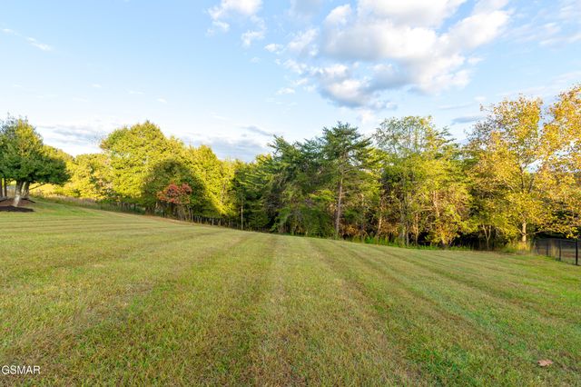 836 River Cliff Drive, Kodak, TN 37764