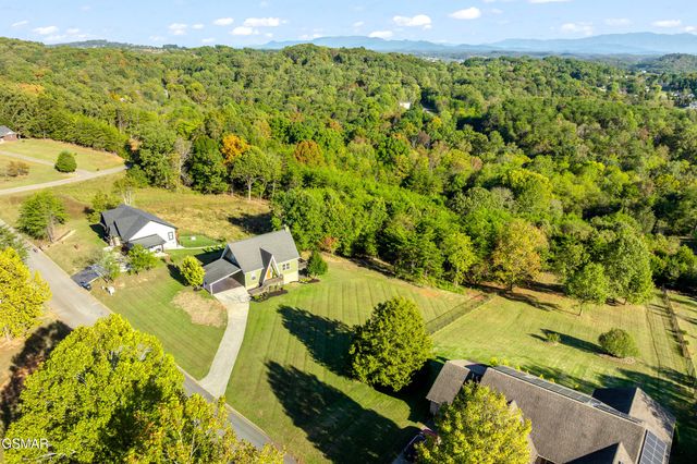 836 River Cliff Drive, Kodak, TN 37764