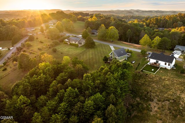 836 River Cliff Drive, Kodak, TN 37764