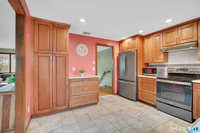 5 Lost Brook Lane, Wallingford, CT 06492