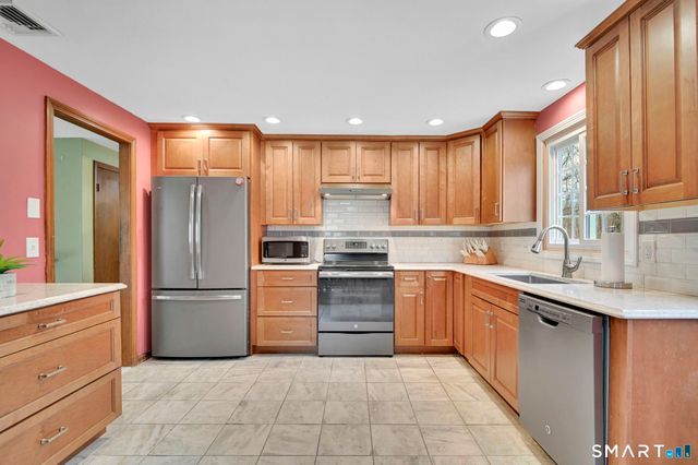 5 Lost Brook Lane, Wallingford, CT 06492